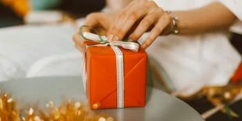 Những dịp nên tặng quà trong kinh doanh